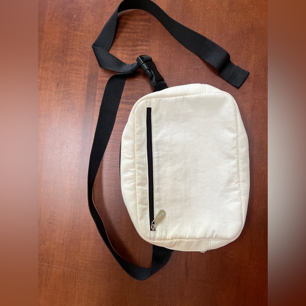Thirty-One Cream Belt Bag with Black Strap